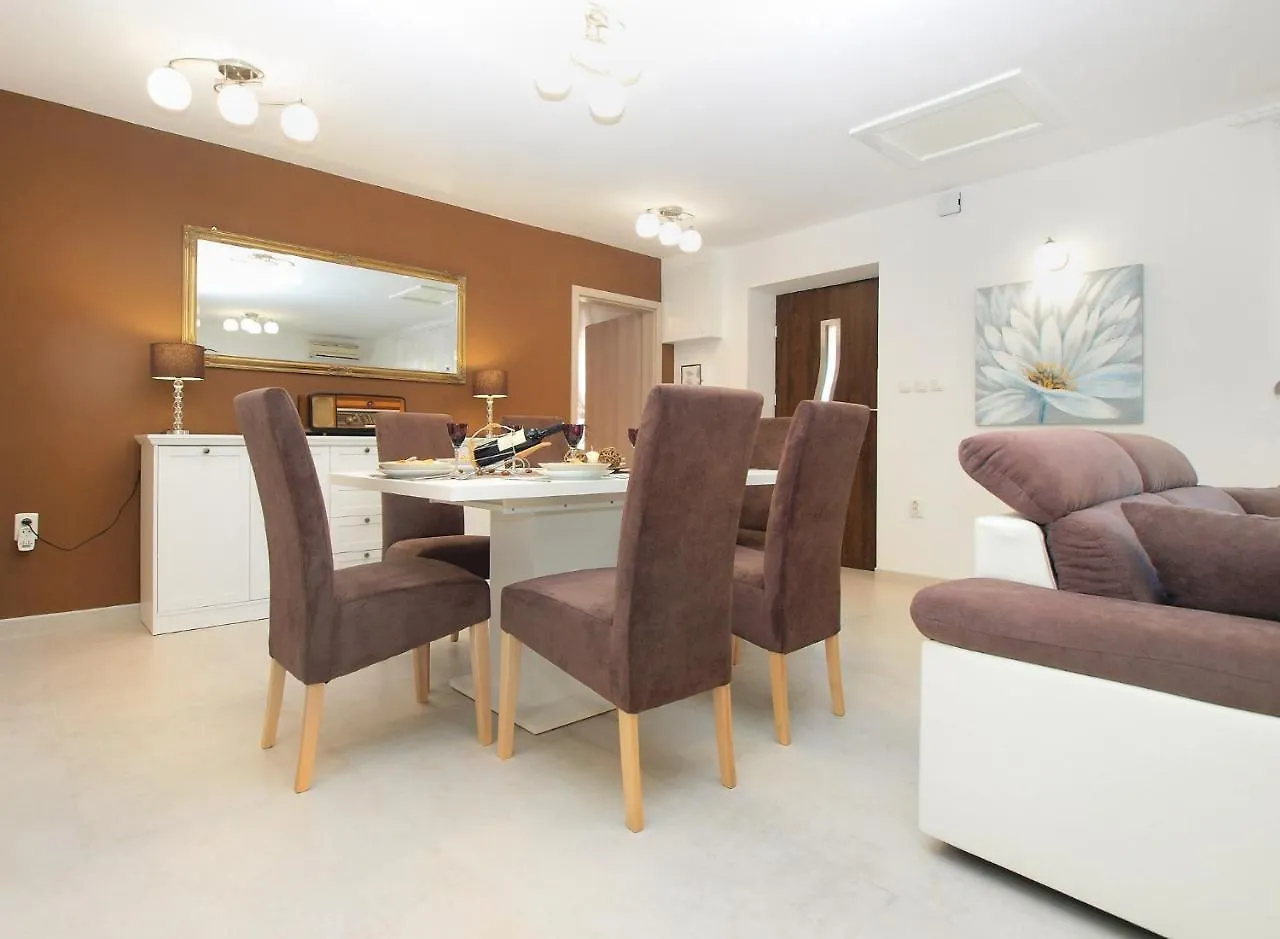 Holiday Home Villa Angelina 1233 Barban