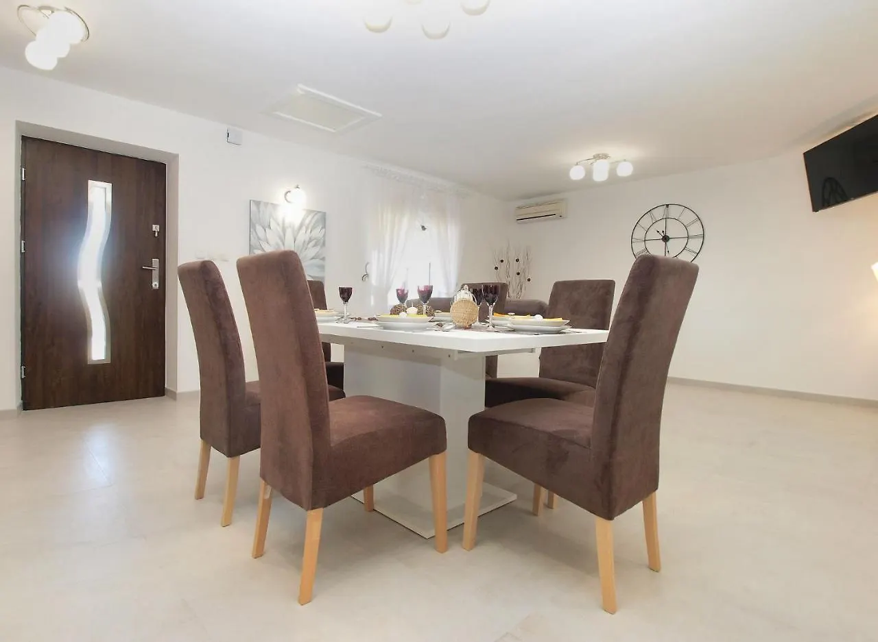 Holiday Home Villa Angelina 1233 Barban